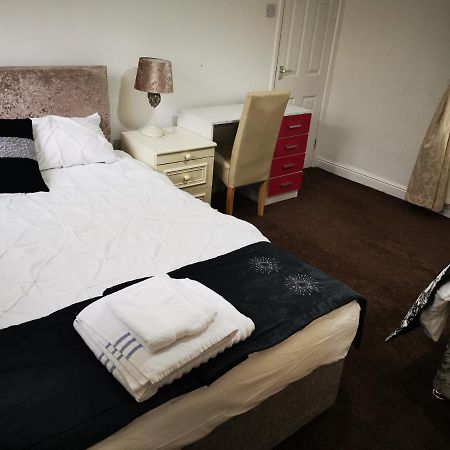 Knutsford House Holidays Манчестър Екстериор снимка