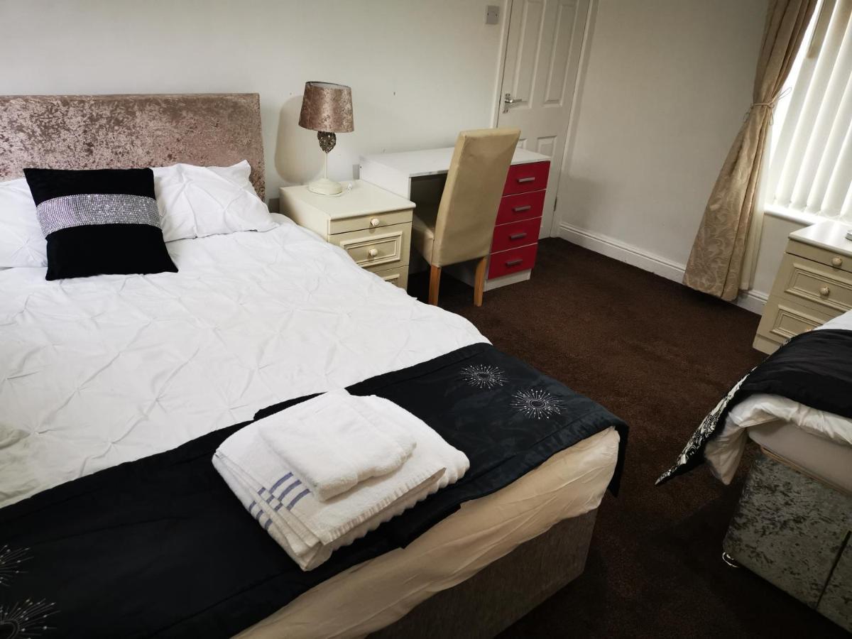Knutsford House Holidays Манчестър Екстериор снимка