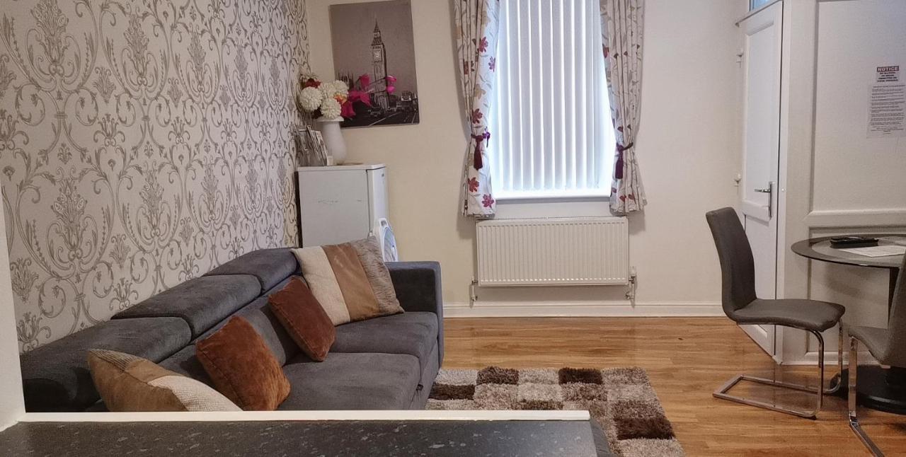 Knutsford House Holidays Манчестър Екстериор снимка