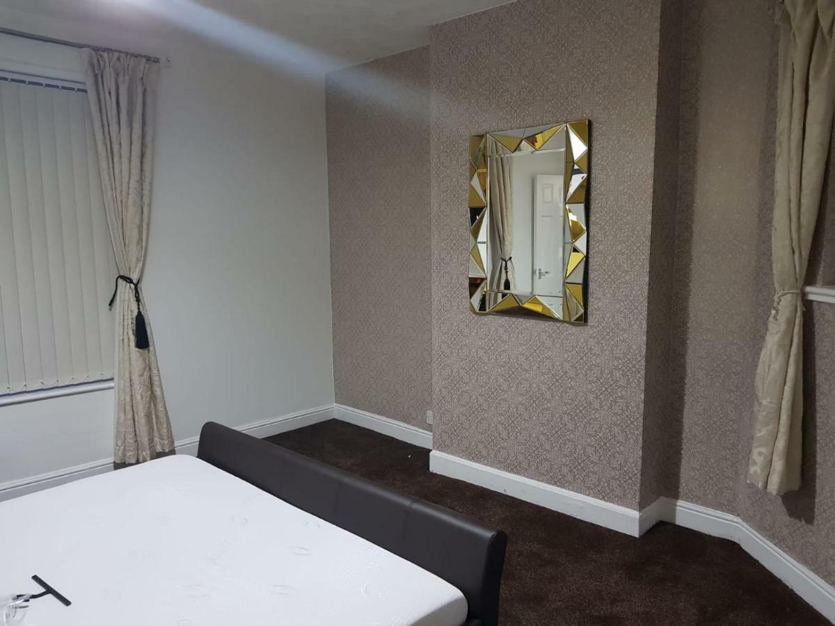 Knutsford House Holidays Манчестър Екстериор снимка