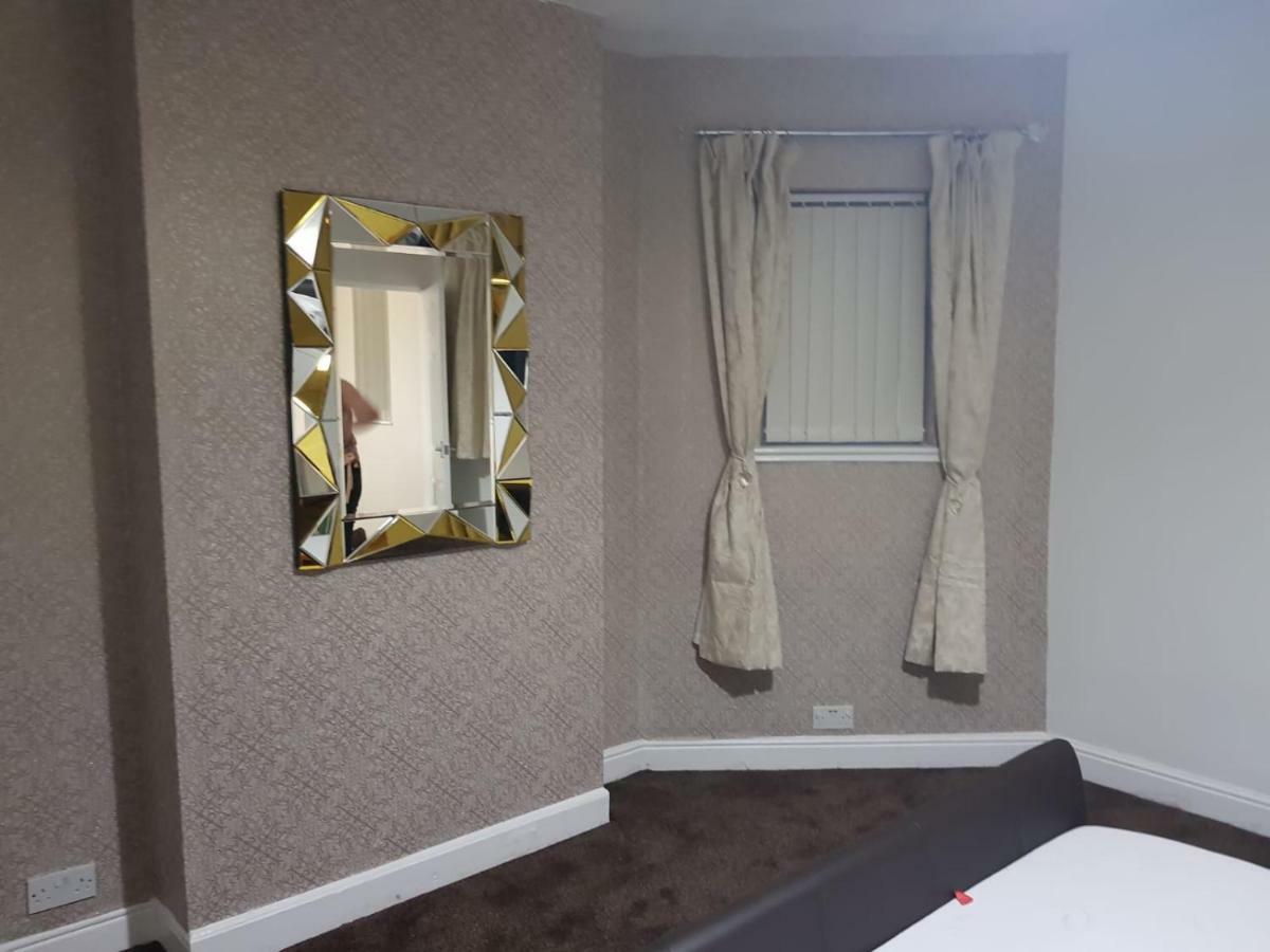 Knutsford House Holidays Манчестър Екстериор снимка
