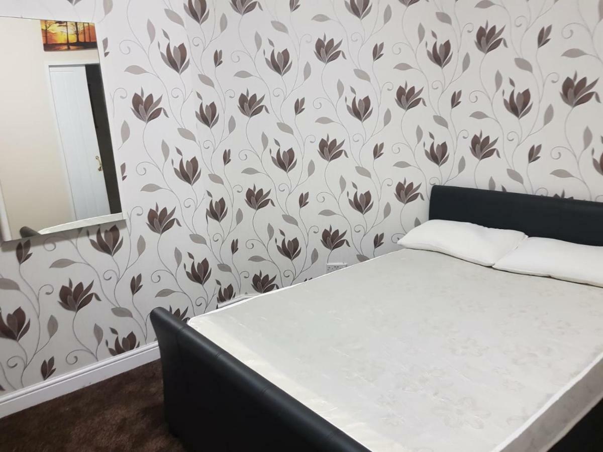 Knutsford House Holidays Манчестър Екстериор снимка