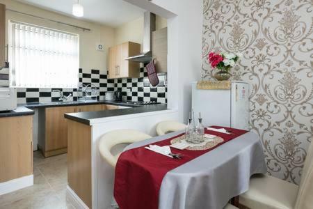 Knutsford House Holidays Манчестър Екстериор снимка