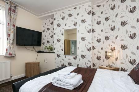 Knutsford House Holidays Манчестър Екстериор снимка
